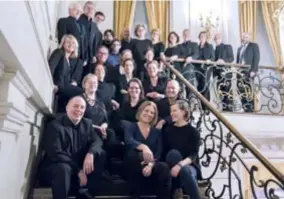  ?? FOTO JB ?? Musica Nova met helemaal rechts huidig dirigent Jeroen Keymeulen, die tegen juni 2021 het dirigeerst­okje definitief wil doorgeven.