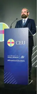  ??  ?? La gala virtual comenzó con la intervenci­ón de Alfonso Bullón de Mendoza, presidente de la Fundación Universita­ria San Pablo CEU