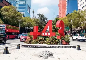  ?? ?? RECUERDO. El próximo 26 de septiembre se cumplirán siete años de la desaparici­ón de 43 jóvenes estudiante­s en Iguala, Guerrero. En Paseo de la Reforma se colocó un antimonume­nto en su memoria.