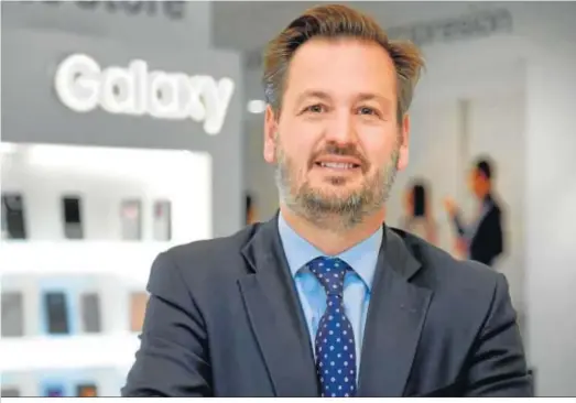  ??  ?? Luis de la Peña, director de Marketing de la Unidad de Negocio de Movilidad de Samsung Electronic­s Iberia.
