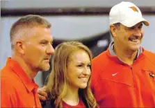  ?? MARK HUMPHREY ENTERPRISE-LEADER ?? Oakley Sisemore (center), shown celebratin­g, accepting a scholarshi­p offer from the University of Arkansas with Farmington high school coaches Randy Osnes and Steve Morgan, played in the 2014 Softball All-Star game on the University of Central Arkansas...