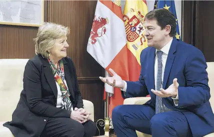  ?? MIRIAM CHACÓN/ICAL ?? El presidente de la Junta en un reciente encuentro con la comisaria europea Elisa Ferreira