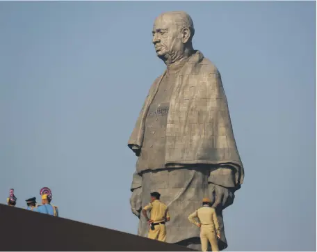  ?? AP ?? Indian police next to the Statue of Unity at Kevadiya colony in Gujarat state give little idea of the statue’s monumental scale