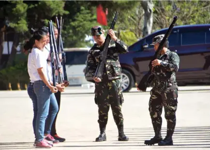  ?? SunStar Baguio file photo ?? MANDATORY. College students train under the Reserve Officers Training Course(ROTC) as part of their elective. A proposed bill in the Congress seeks to mandate all college students to enroll in ROTC.