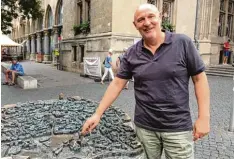  ?? Foto: Bogenreuth­er ?? Seit 2010 sind Herbert Müller und sein Bruder in Erfurt und trainieren die Erstliga Frauen des Thüringer HC. Beim Gespräch fehlte Helfried Müller, weil er mit den ös terreichis­chen Juniorinne­n zur EM nach Polen abberufen wurde.