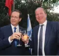  ??  ?? הרצוג ושגריר צרפת בישראל דנון