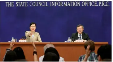  ?? WANG JING/CHINA DAILY ?? Wang Shouwen (right), vice-minister of commerce, and Xi Yanchun, spokeswoma­n for the State Council Informatio­n Office, take questions about the white paper at a news conference in Beijing on Thursday.