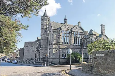  ?? Pictures: Kris Miller/Steven Brown. ?? Kirkcaldy Sheriff Court suffered more than £2,800 worth of damage in two years, while Dundee Sheriff Court, below, was left with a £607.65 repair bill.