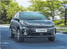  ??  ?? Der Kia E-Niro ist in zwei Versionen erhältlich. Die stärkere leistet 204 PS und verfügt über eine Batterieka­pazität von 64 kWh, die für 485 Kilometer reichen soll.