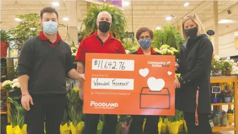  ?? Damon MacLean ?? Foodland Elmira presented Woolwich Community Services with almost $12,000 from the store’s holiday season fundraiser. From left, Foodland’s Tyson Pagett, Doug Pagett and Mary Lou Pagett with WCS’ Lisa Martin.