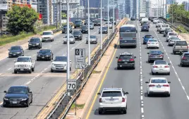  ?? MARK BLINCH • REUTERS ?? Cars drive in heavy traffic on the Gardiner Expressway in Toronto on June 29, 2015.