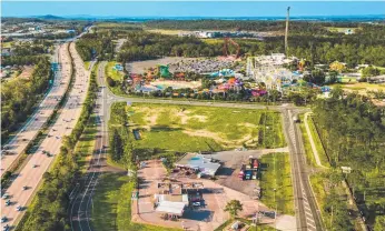  ??  ?? The 7-Eleven service station on Dreamworld Parkway is for sale. .