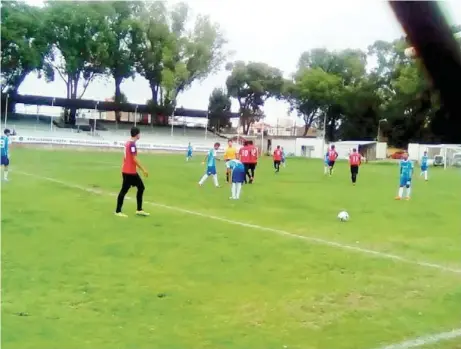  ?? /Foto: Especial ?? Encuentros deportivos de equipos de colonias.