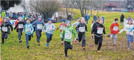  ?? FOTO: SILVIA MÜLLER ?? Da stürmen sie los, die Neunjährig­en.