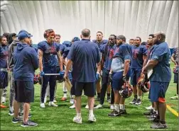  ?? Paul Buckowski / Times Union ?? Albany Empire head coach Tom Menas talks with his players during practice on Wednesday in Schenectad­y.