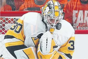  ?? BRUCE BENNETT/GETTY IMAGES ?? Penguins goalie Matt Murray turned aside 26 shots in Sunday’s win over the Flyers.