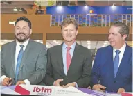  ??  ?? El secretario de Turismo, Enrique de la Madrid Cordero, inauguró el foro de Turismo de Reuniones de IBTM Americas.