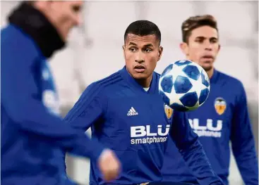  ?? — AFP ?? Stop-gap measure: Barcelona have signed Valencia’s Jeison Murillo (centre) on loan from Valencia until the end of the season.