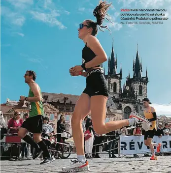  ?? Foto: M. Sváček, MAFRA ?? Vedro Kvůli náročnosti závodu potřeboval­a ošetřit asi stovka účastníků Pražského půlmaraton­u.