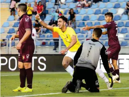  ??  ?? PROTAGONIS­TA. Leonardo Campana celebra uno de los tantos hechos a Venezuela.