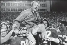  ?? FERD KAUFMAN — THE ASSOCIATED PRESS FILE ?? Arkansas coach Frank Broyles is carried from the field by players Teddy Barnes, left, and Richard LaFargue (52) following his 1975 team’s 30-6 victory over Texas A & M in Little Rock, Ark.
