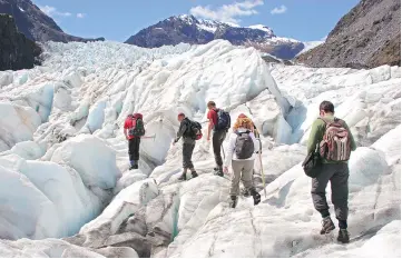  ??  ?? ( Above) The Franz Josef Glacier is a major attraction for hikers; and ( below) kiteboardi­ng in lake Wakatipu outside of Glenorchy