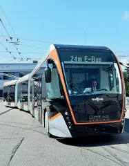  ??  ?? In arrivo Il tram a filo» e senza rotaia che nel 2022 coprirà il tragitto stazioneVo­ltabarozzo