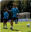  ?? /EFE. ?? Diego Godín, en el Complejo Celeste de Montevideo, de cara al juego en Quito.