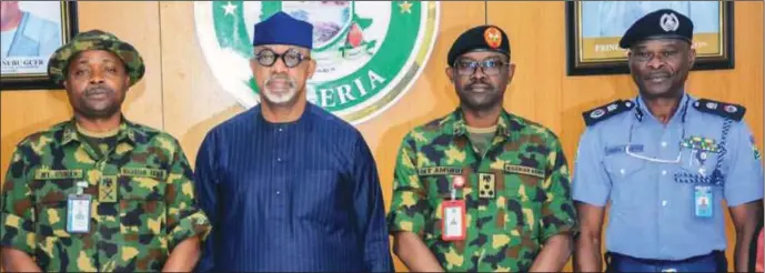  ?? ?? COURTESY VISIT TO ABIODUN...
L-R: The General Officer Commanding (GOC) 81 Division, Nigerian Army, Maj. General Muhammed Takuti Usman; Ogun State Governor Prince Dapo Abiodun; Commander, 35 Artillery Brigade, Alamala, Abeokuta, Brig-Gen Muhammed Tajudeen Aminu and the Ogun State Commission­er of Police, Mr. Mustapha Alamutu, during a courtesy visit to the Governor's Office, Oke-Mosan, Abeokuta... yesterday