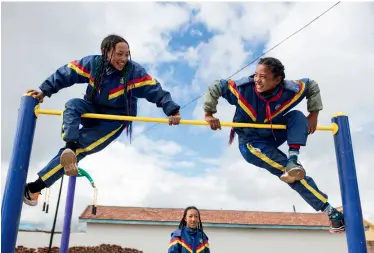  ??  ?? Students play at a boarding primary school in Maxiu Village of Qumarleb County in Qinghai Province, on August 10, 2018. The school is located in the central area of Hoh Xil, 4,500 meters above sea level in Yushu Tibetan Autonomous Prefecture.