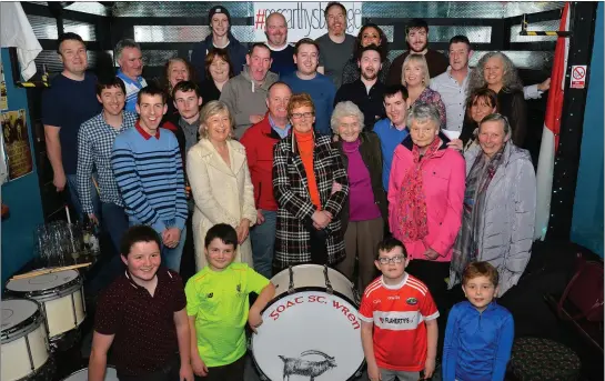  ??  ?? Members of the Goat Street Wren with representa­tives of West Kerry Care of the Aged, the West Kerry Branch of the Kerry Hospice Foundation, Dingle Coast and Cliff and Vincent Manning’s defibrilla­tor campaign who each recieved donations from the Goat Street Wren at the ball night in McCarthy’s bar.