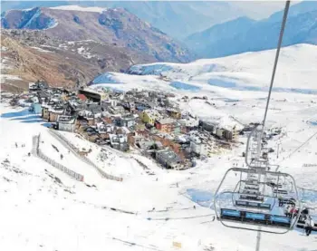  ?? FOTO: AGENCIAUNO ?? El Colorado espera que esta temporada su centro sea visitado por 400 mil personas. Altitud.
La Parva es un centro de ski chileno, ubicado a 2.750 metros sobre el nivel del mar.