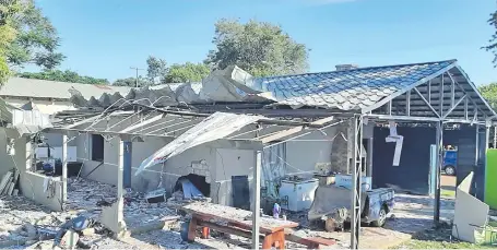  ??  ?? La bomba destruyó casi por completo la casa del pasero de 32 años. Fue un milagro que no hubiera fallecidos.