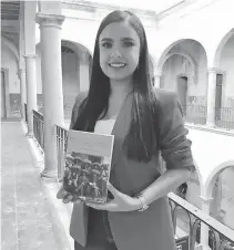  ?? / CORTESÍA ICL ?? Silvia Pérez presentó en la FENAL su investigac­ión "El bandidaje en el Sur de Guanajuato"