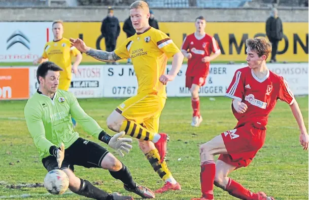  ??  ?? SAFE HANDS: Keeper Stuart Knight had a change of mind and is now going to stay at Forres after signing for Rothes