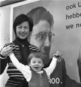  ?? FOTO PHOTO NEWS ?? De Croo met zijn moeder Françoise Desguin in 1977.