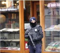  ??  ?? A Turkish police officer guards the area adjacent to the Dutch Consulate in Istanbul’s Istiklal Avenue. (AP)