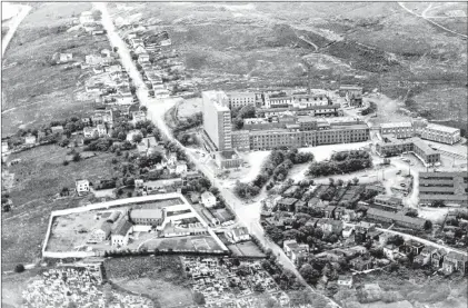  ?? CITY OF ST. JOHN’S ARCHIVES ?? This undated aerial photo shows the St. John’s prison compound at bottom left.