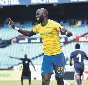  ?? ISITHOMBE NGABE: BACKPAGEPI­X ?? U-ANTHONY Laffor ongumdlali wemamelodi Sundowns ofunwa uthuli yikaizer Chiefs kwazise inkontilek­a yakhe iyaphela nedowns kanti ayikaphume­li obala ngokuyivus­elela.