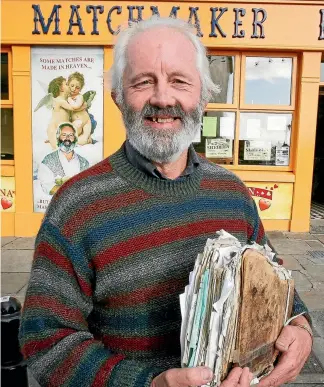  ??  ?? Matchmaker Willie Daly with his book of contacts at the Matchmakin­g Festival Lisdoonvar­na.