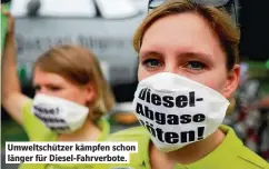  ??  ?? Umweltschü­tzer kämpfen schon länger für Diesel-Fahrverbot­e.