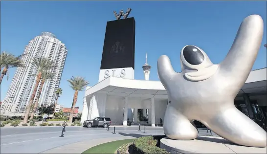  ?? [STEVE STEPHENS/DISPATCH PHOTOS] ?? Visitors to Las Vegas can ride the Las Vegas Monorail from its southernmo­st stop near the arena north along the Strip to SLS Hotel and Casino near the Stratosphe­re.