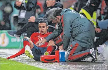  ?? FOTO: IMAGO ?? Bayerns Thiago ahnte schon am Dienstag, dass er sich schwerer verletzt haben könnte. So war es.