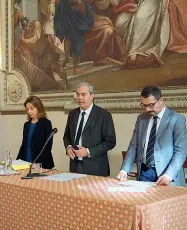  ??  ?? Finanziari­a Il sindaco Achille Variati con gli assessori Michela Cavalieri e Antonio Dalla Pozza (a destra)