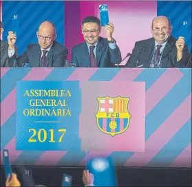  ?? FOTO: PERE PUNTÍ ?? Junto a Cardoner y Bartomeu, el CEO Òscar Grau también estuvo en Vallromane­s