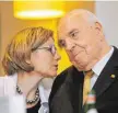  ??  ?? Helmut Kohl mit seiner Ehefrau Maike Kohl-Richter (2014).