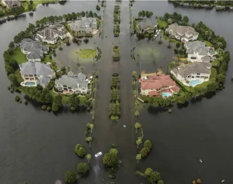  ?? BRETT COOMER/THE ASSOCIATED PRESS ?? About 325,000 people have already sought U.S. government emergency aid in the wake of Harvey, which has been downgraded to a tropical depression.