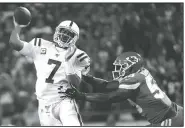  ?? AP/REED HOFFMANN ?? Indianapol­is Colts quarterbac­k Jacoby Brissett (7) throws Sunday under pressure from Kansas City Chiefs linebacker Reggie Ragland (59) during the second half in Kansas City, Mo.