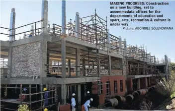  ?? Picture: ABONGILE SOLUNDWANA ?? MAKING PROGRESS: Constructi­on on a new building, set to accommodat­e offices for the department­s of education and sport, arts, recreation &amp; culture is under way