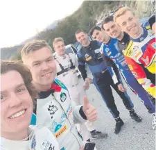  ??  ?? Fabrizio Zaldívar junto a los demás pilotos de la JWRC.